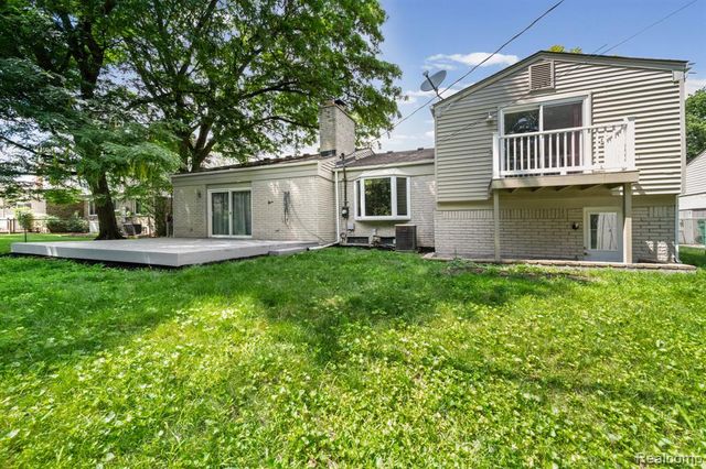 33165 Maplenut Street, Farmington, MI 48336