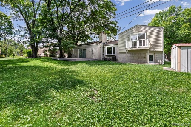 33165 Maplenut Street, Farmington, MI 48336