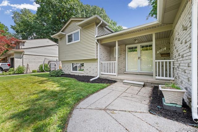 33165 Maplenut Street, Farmington, MI 48336