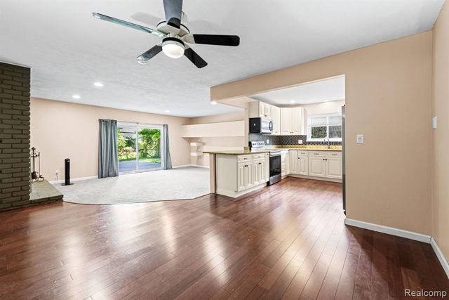 33165 Maplenut Street, Farmington, MI 48336