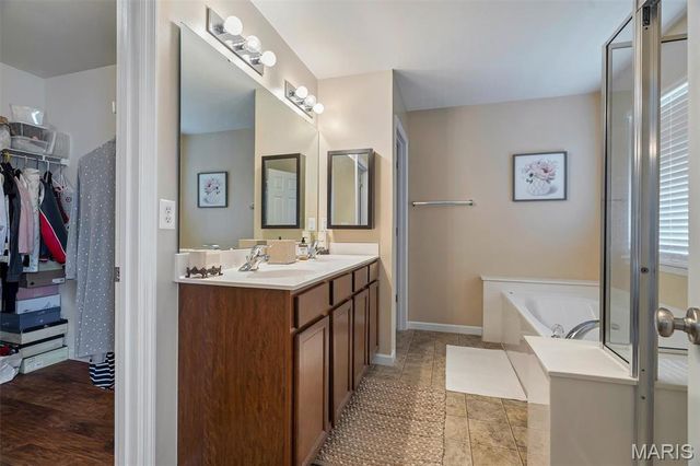 643 Country Heights Drive, Lake St Louis, MO 63367