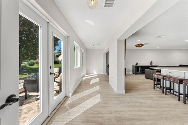 236 Country Club Drive, Melbourne, FL 32940