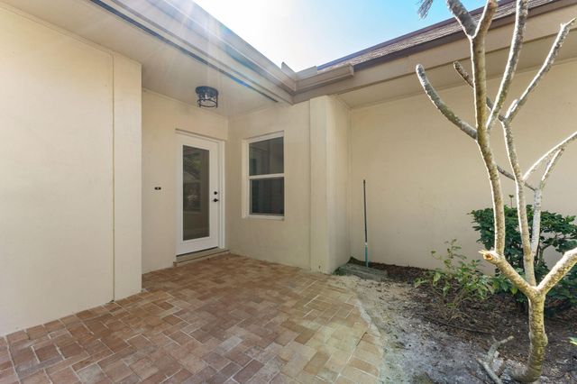 236 Country Club Drive, Melbourne, FL 32940