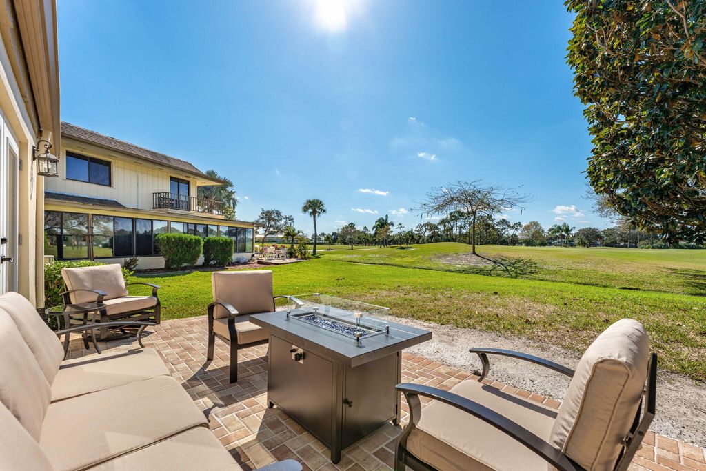 236 Country Club Drive, Melbourne, FL 32940