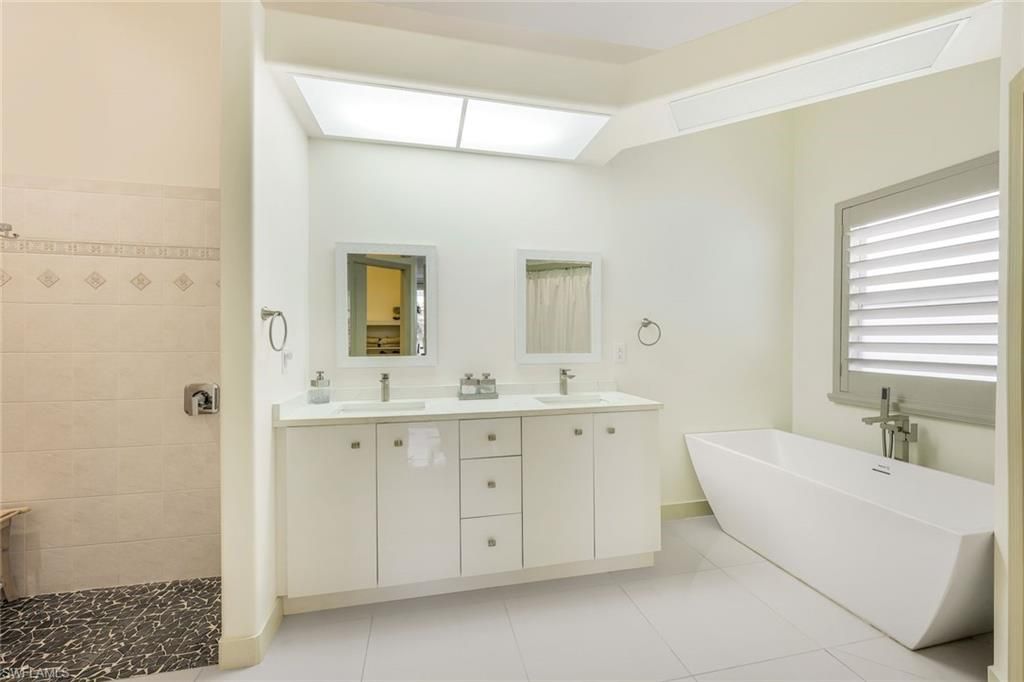 Image 20 of property listing at 5011 SW 5th PL, Cape Coral, FL 33914
