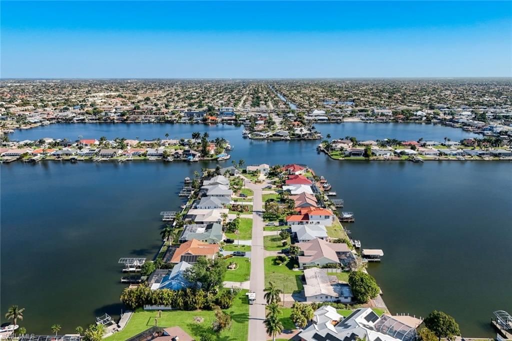 Image 34 of property listing at 5011 SW 5th PL, Cape Coral, FL 33914