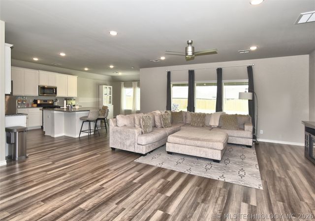 7142 E 154th Street S, Bixby, OK 74008