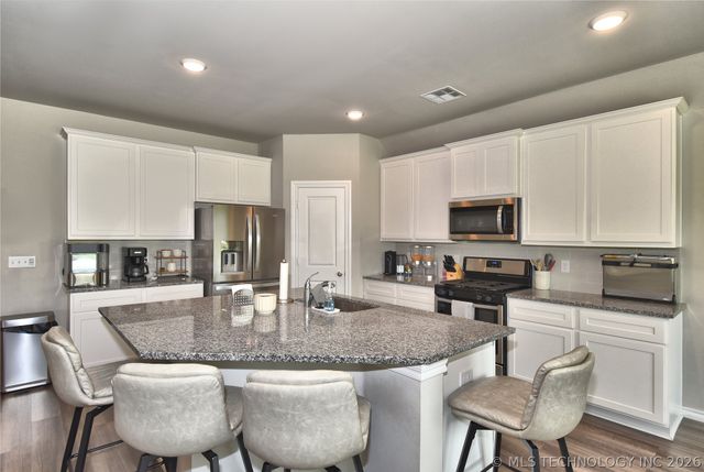 7142 E 154th Street S, Bixby, OK 74008