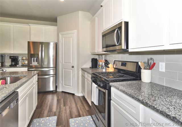 7142 E 154th Street S, Bixby, OK 74008