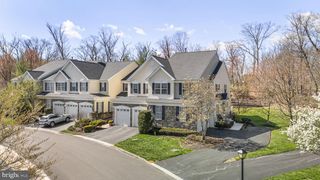 24 LONGVIEW LN, Newtown Square, PA 19073