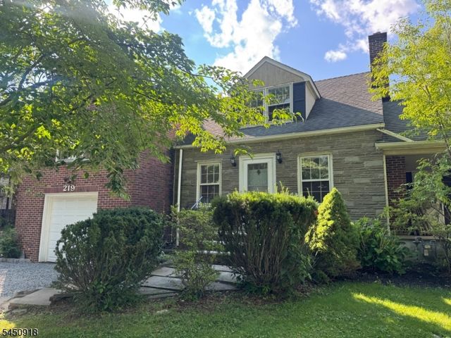 219 Ashland Rd, Summit City, NJ 07901