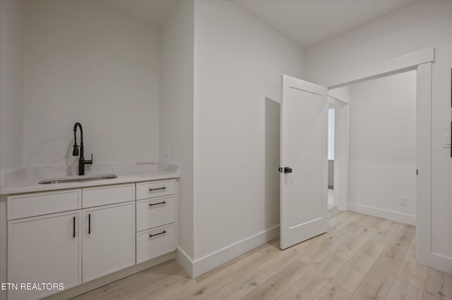 239 Ootsima Way, Loudon, TN 37774
