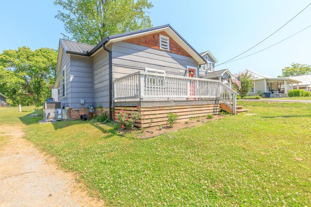 717 W 12th Street, Chickamauga, GA 30707