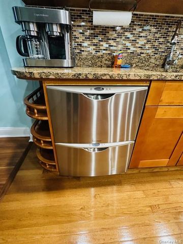 190 Schofield Street 2E, Bronx, NY 10464