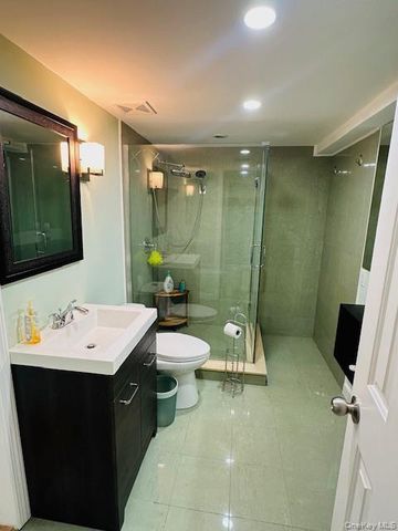 190 Schofield Street 2E, Bronx, NY 10464