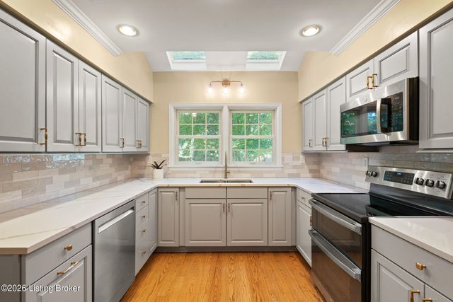 5905 Grayson Ct, Louisville, KY 40222