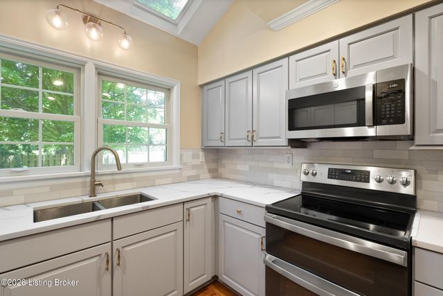 5905 Grayson Ct, Louisville, KY 40222
