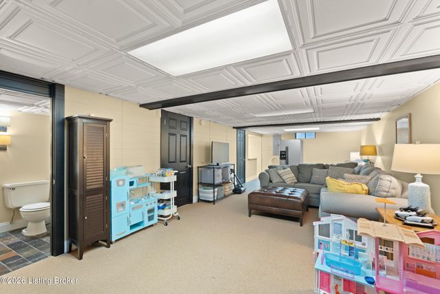 5905 Grayson Ct, Louisville, KY 40222