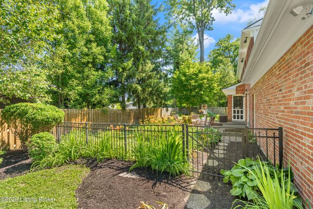 5905 Grayson Ct, Louisville, KY 40222