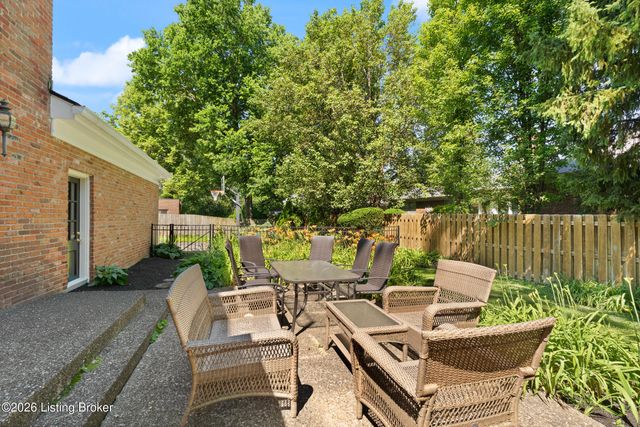 5905 Grayson Ct, Louisville, KY 40222