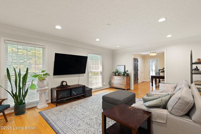 5905 Grayson Ct, Louisville, KY 40222