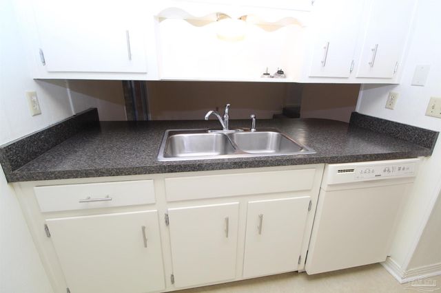 6322 Harvard Ct, Pensacola, FL 32504