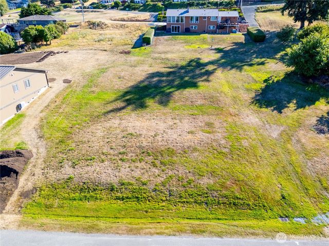 4 E Maplewood Loop, Oak Harbor, WA 98277