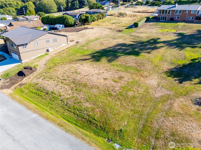 4 E Maplewood Loop, Oak Harbor, WA 98277