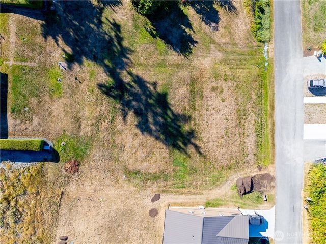 4 E Maplewood Loop, Oak Harbor, WA 98277