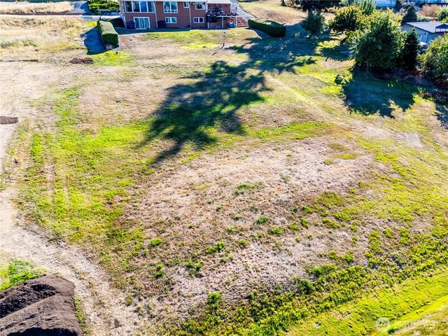 4 E Maplewood Loop, Oak Harbor, WA 98277