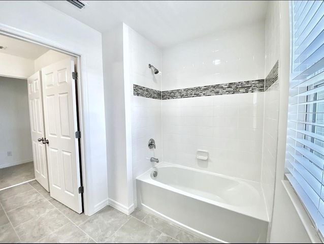 924 AVENAL LANE, Davenport, FL 33837
