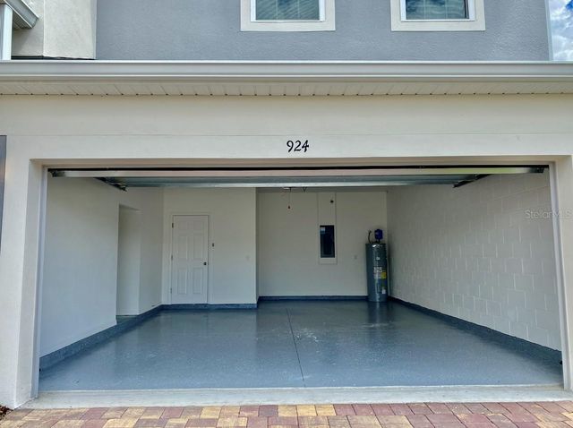 924 AVENAL LANE, Davenport, FL 33837