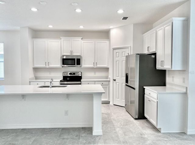 924 AVENAL LANE, Davenport, FL 33837
