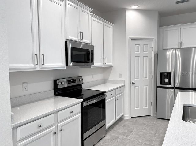 924 AVENAL LANE, Davenport, FL 33837