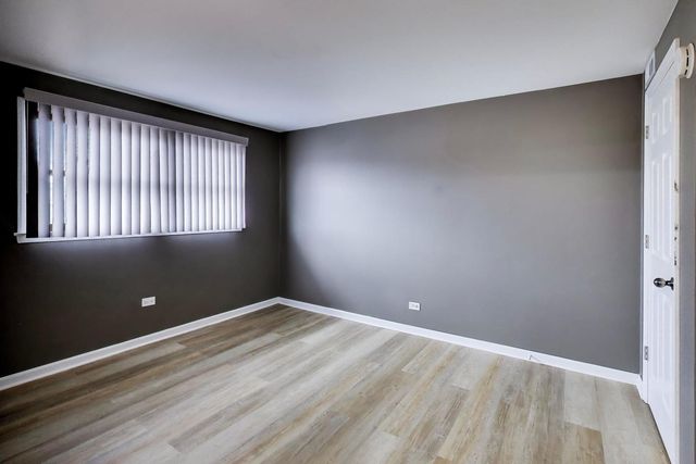 22 N PISTAKEE LAKE Road 3E, Fox Lake, IL 60020