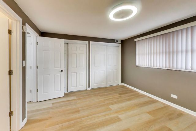 22 N PISTAKEE LAKE Road 3E, Fox Lake, IL 60020