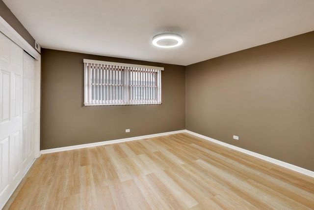 22 N PISTAKEE LAKE Road 3E, Fox Lake, IL 60020