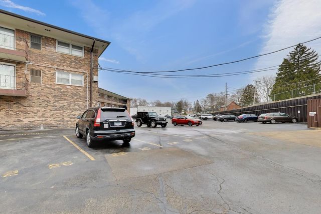 22 N PISTAKEE LAKE Road 3E, Fox Lake, IL 60020