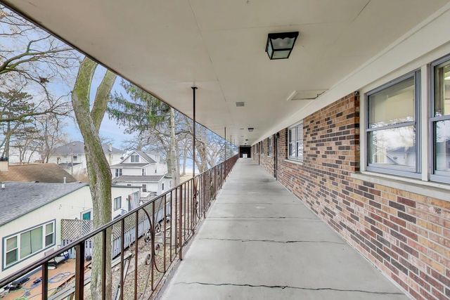 22 N PISTAKEE LAKE Road 3E, Fox Lake, IL 60020