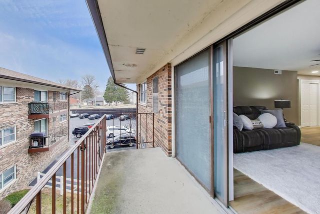 22 N PISTAKEE LAKE Road 3E, Fox Lake, IL 60020