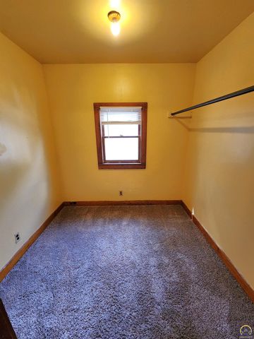 215 SE 17th ST, Topeka, KS 66612