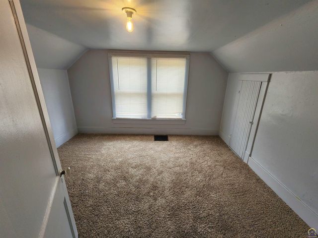 215 SE 17th ST, Topeka, KS 66612