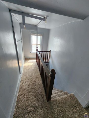 215 SE 17th ST, Topeka, KS 66612