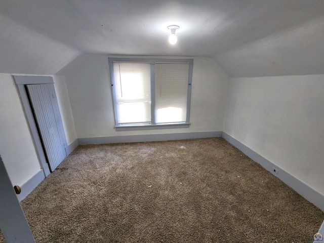 215 SE 17th ST, Topeka, KS 66612