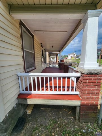 215 SE 17th ST, Topeka, KS 66612