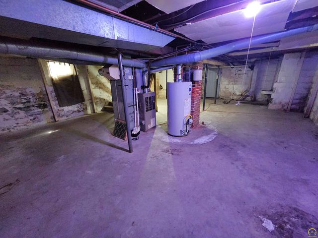 215 SE 17th ST, Topeka, KS 66612