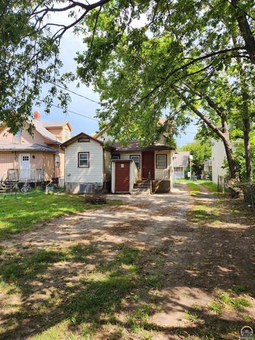 215 SE 17th ST, Topeka, KS 66612
