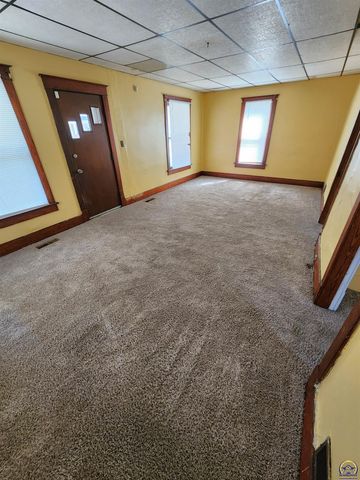 215 SE 17th ST, Topeka, KS 66612