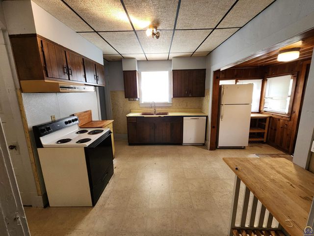 215 SE 17th ST, Topeka, KS 66612