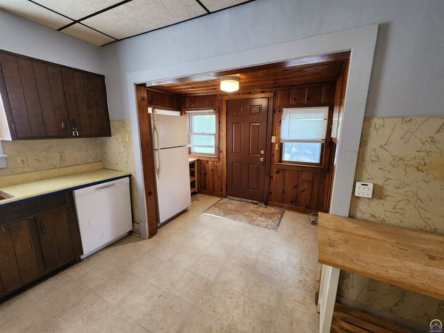 215 SE 17th ST, Topeka, KS 66612